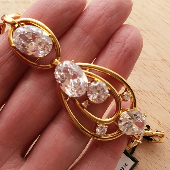 "Scandalous" Gold Swarovski Crystal Bracelet - Picture 6 of 8